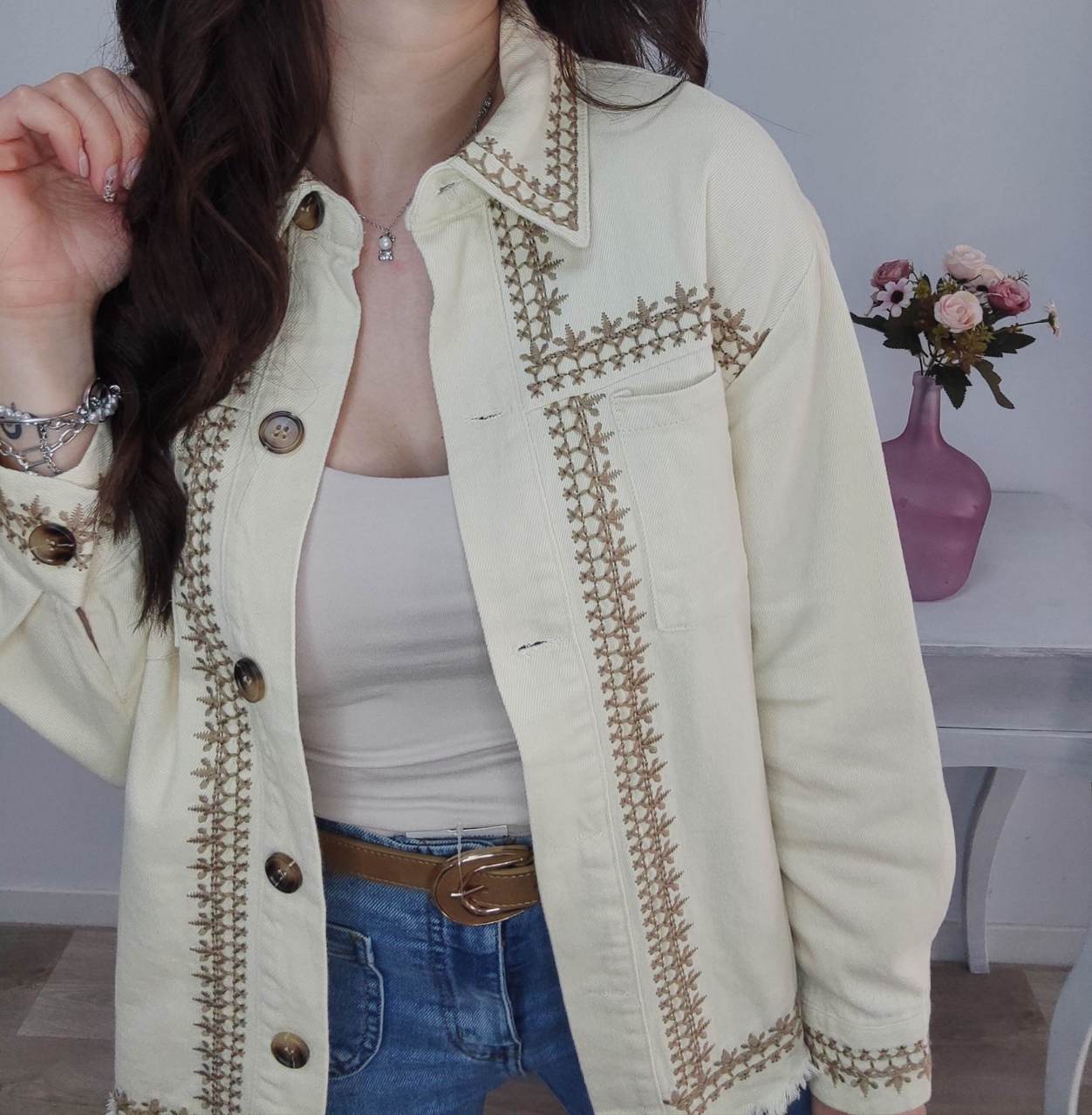 CHAQUETA BORDADA VAINILLA