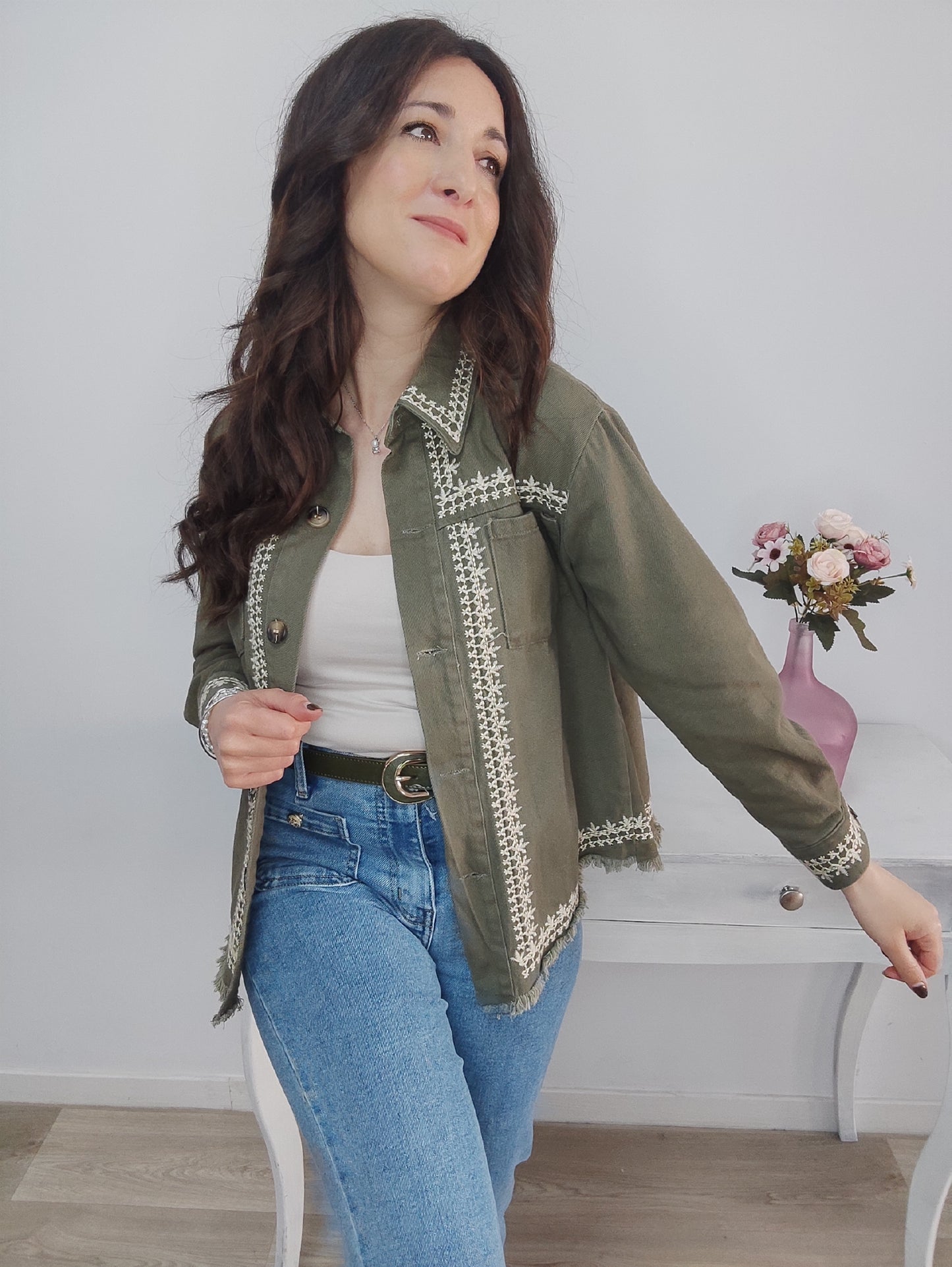 CHAQUETA BORDADA KAKI