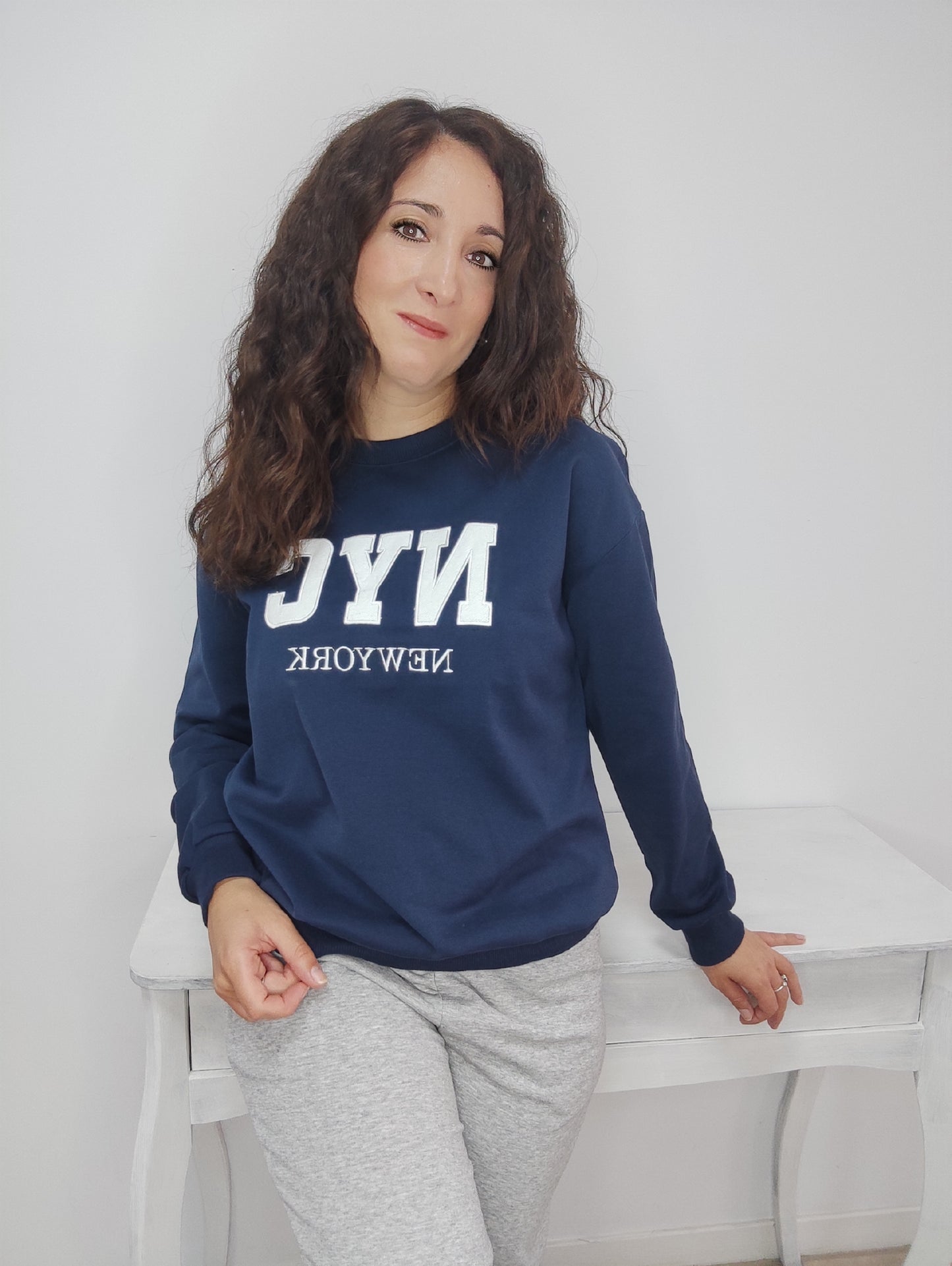 Sudadera NYC bordada marino
