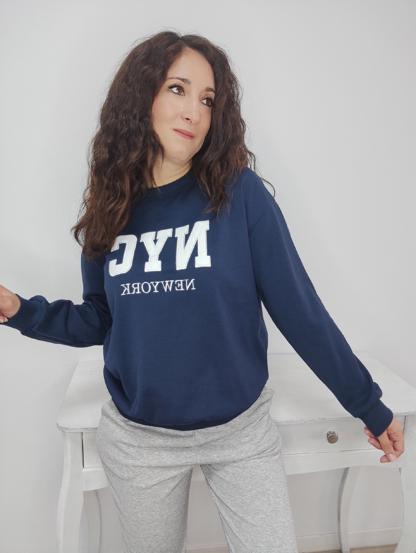 Sudadera NYC bordada marino
