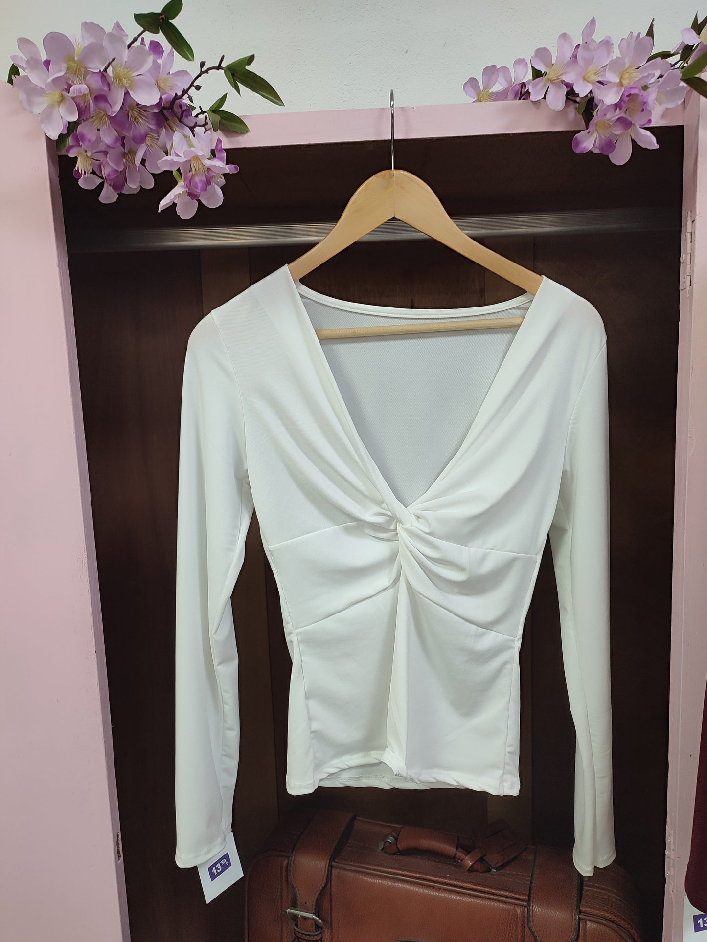 Camiseta escote nudo