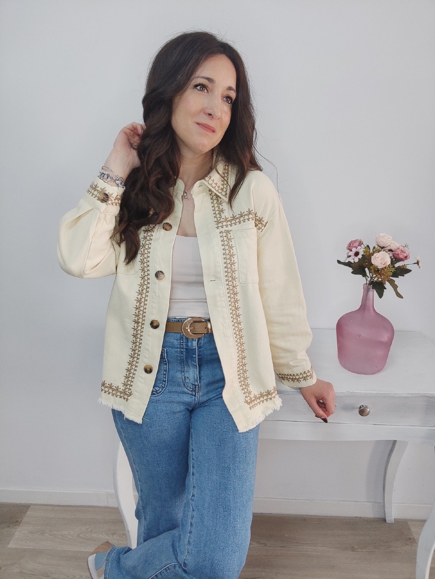 CHAQUETA BORDADA VAINILLA