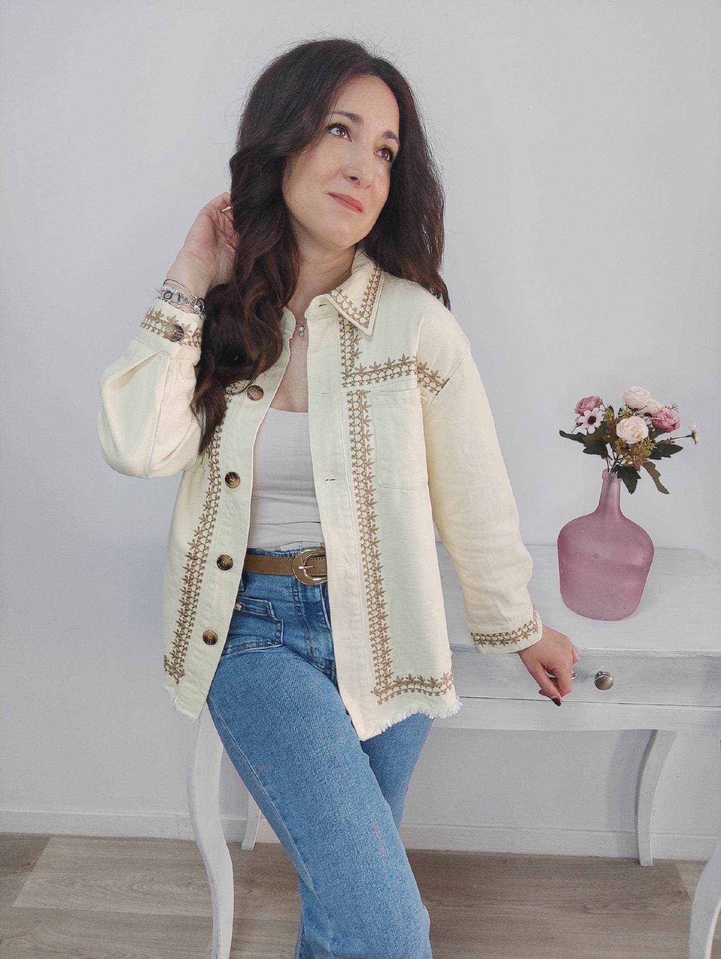 CHAQUETA BORDADA VAINILLA