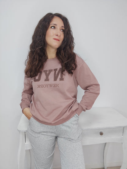 Sudadera NYC bordada rosa empolvado