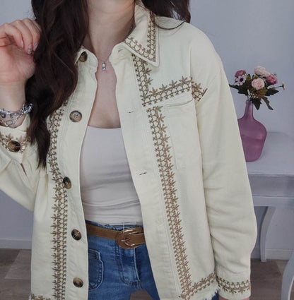 CHAQUETA BORDADA VAINILLA