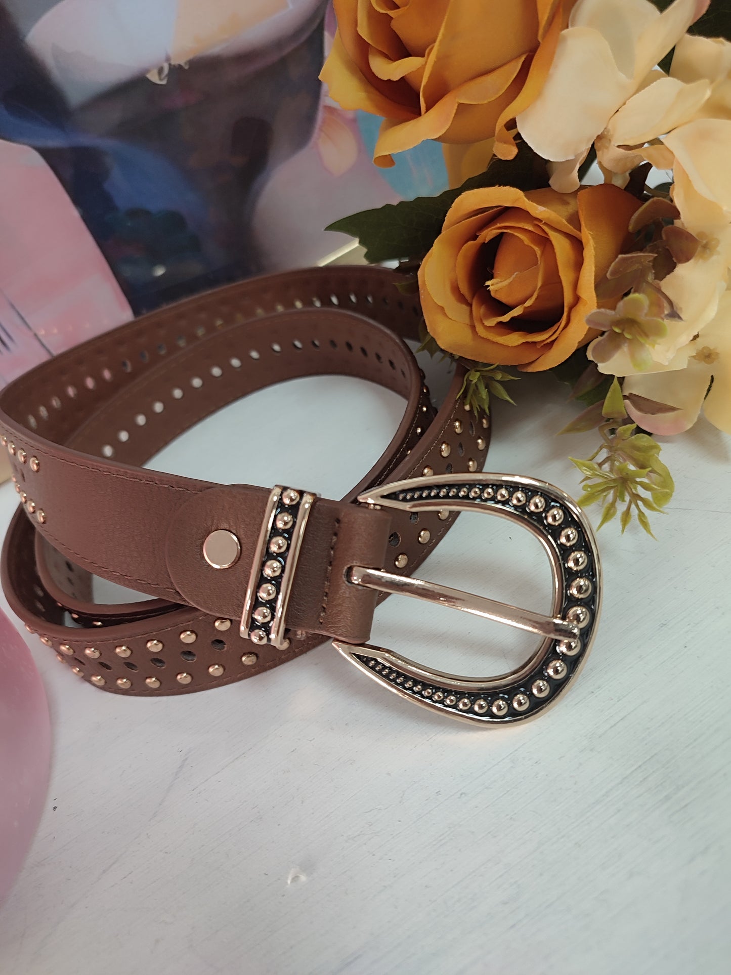 Cinturón tachas mocca