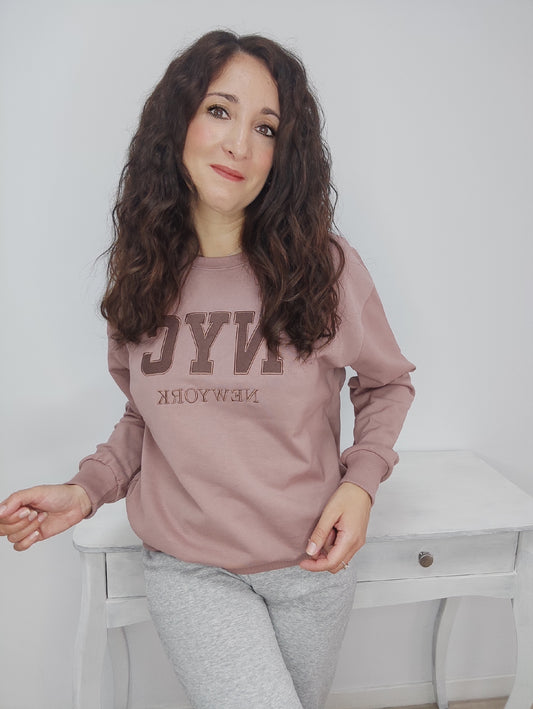 Sudadera NYC bordada rosa empolvado