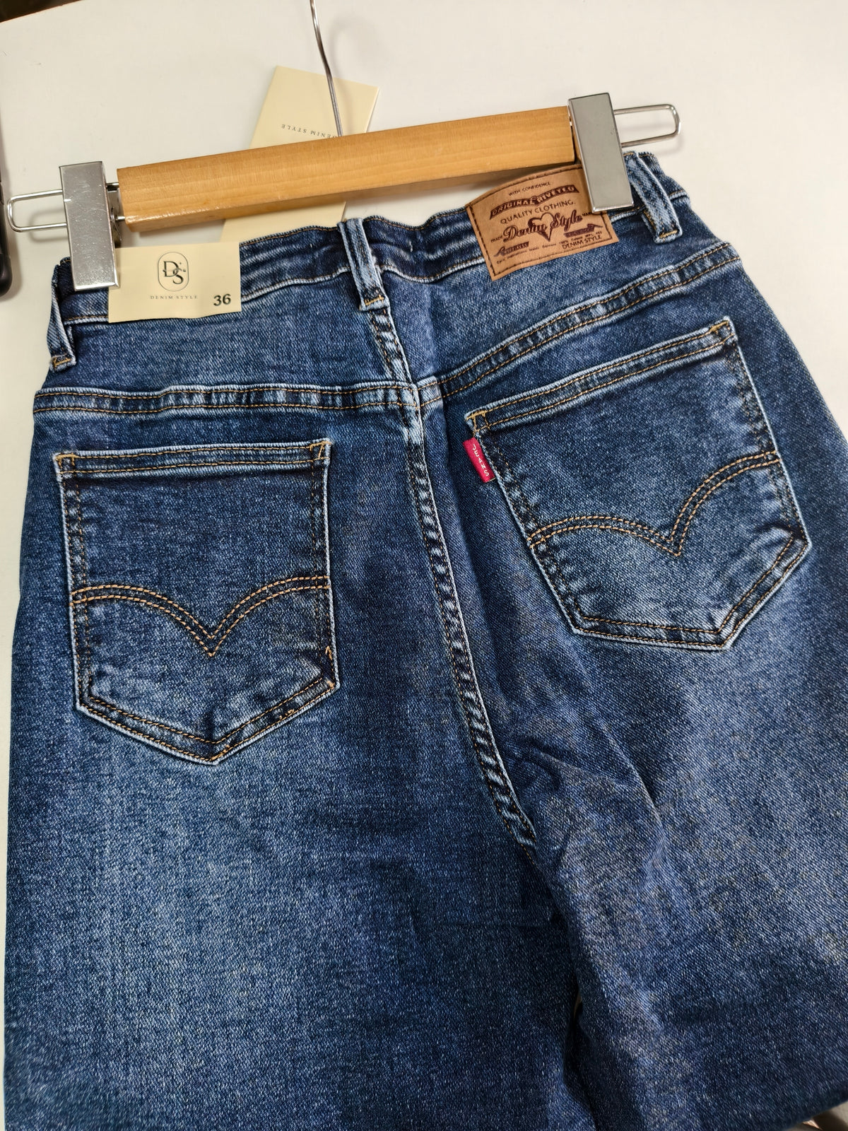 Jeans Wide Leg Etiqueta Roja