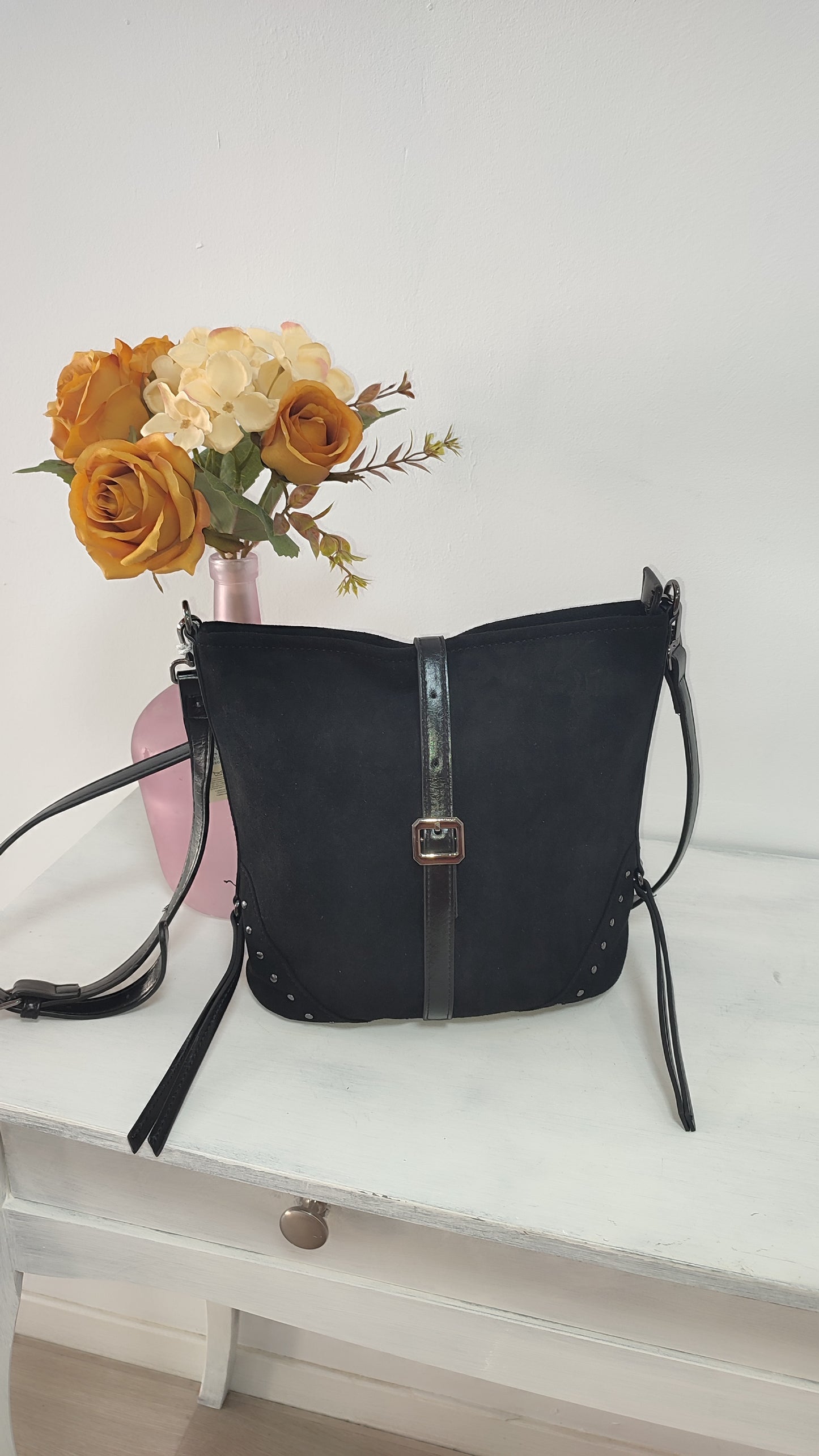BOLSO BUCKET EFECTO ANTE NEGRO