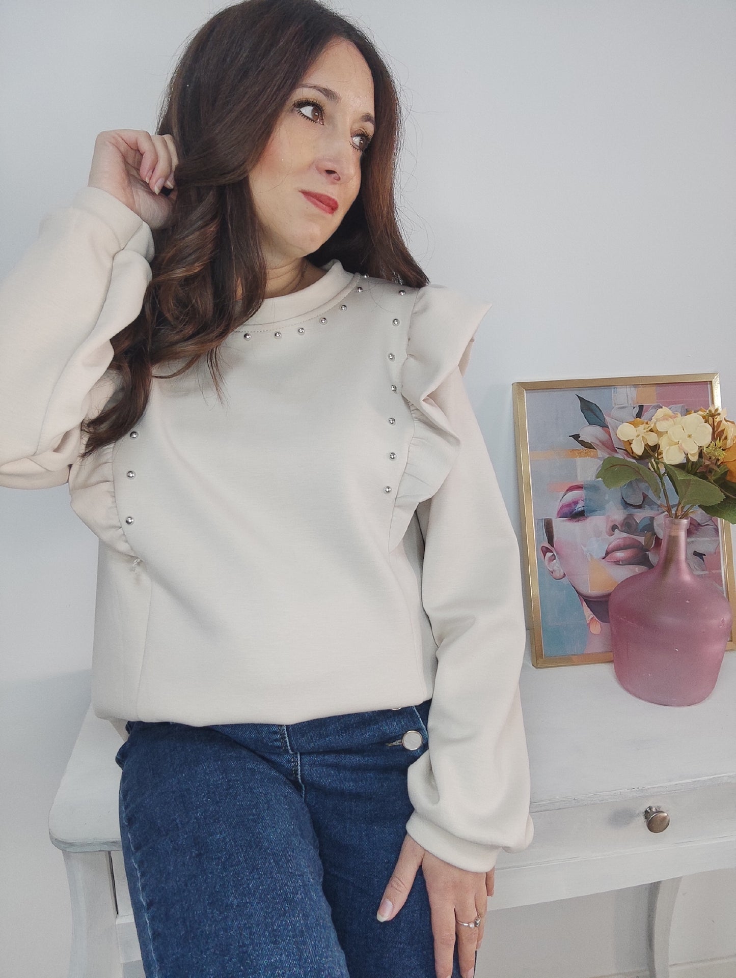 Sudadera tachas beige