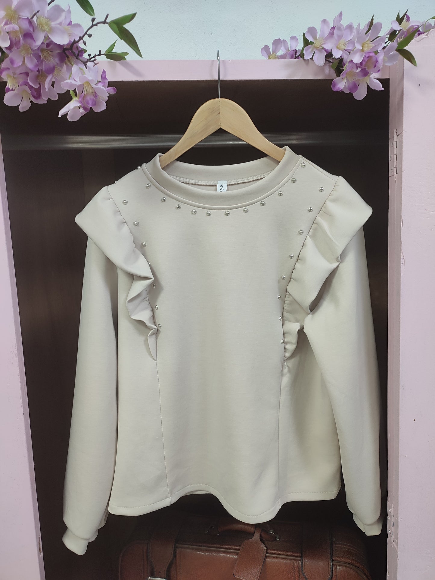 Sudadera tachas beige